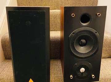 Triangle Lina Speakers with wide, rich sound