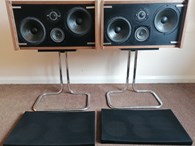 Gale GS401 C + chrome stands