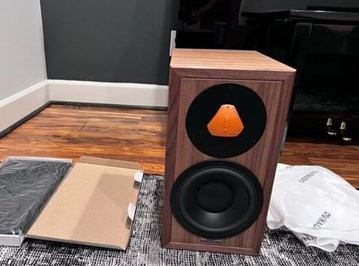 Dynaudio Heritage Specials Speakers &amp; Stand 20s 